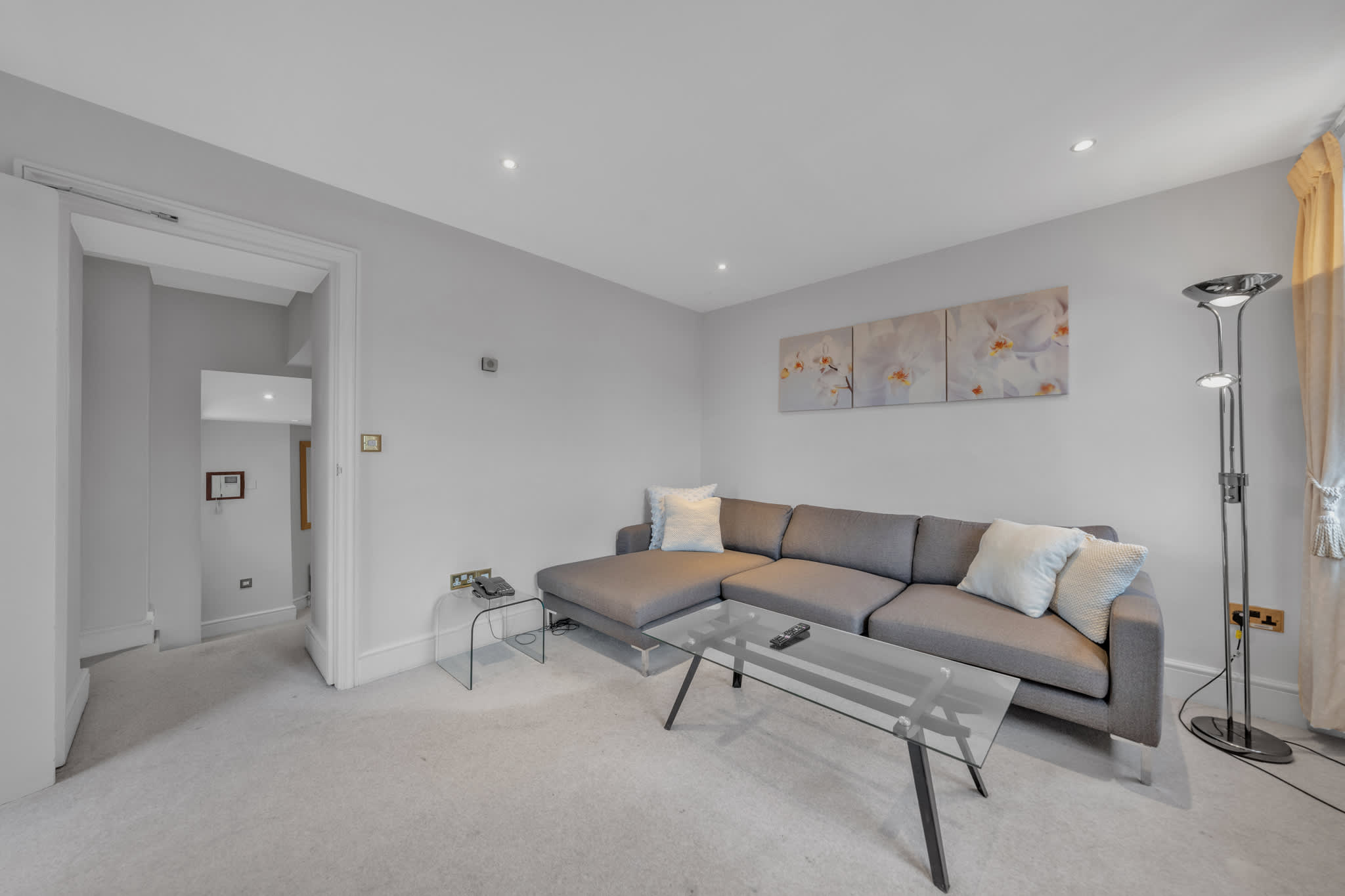 Elegant Two-Bedroom Mayfair Residence in Hertford Street W1J 7SS - Property image 5 - VivreStays