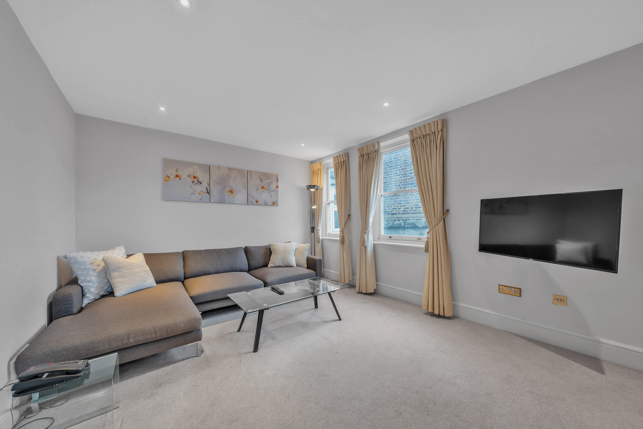 Elegant Two-Bedroom Mayfair Residence in Hertford Street W1J 7SS - Property image 4 - VivreStays