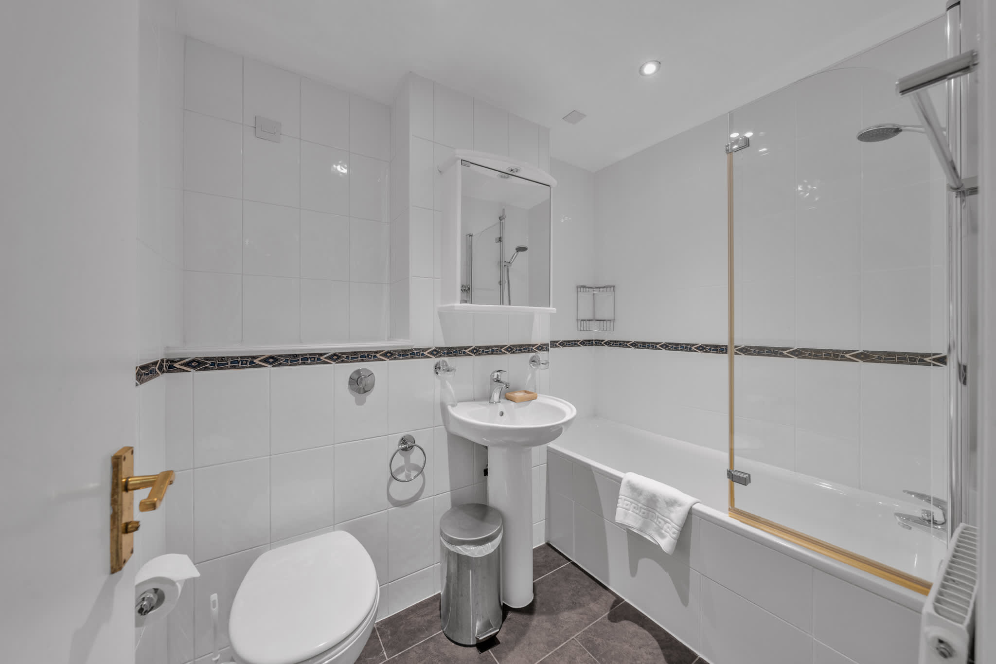 Elegant Two-Bedroom Mayfair Residence in Hertford Street W1J 7SS - Property image 10 - VivreStays
