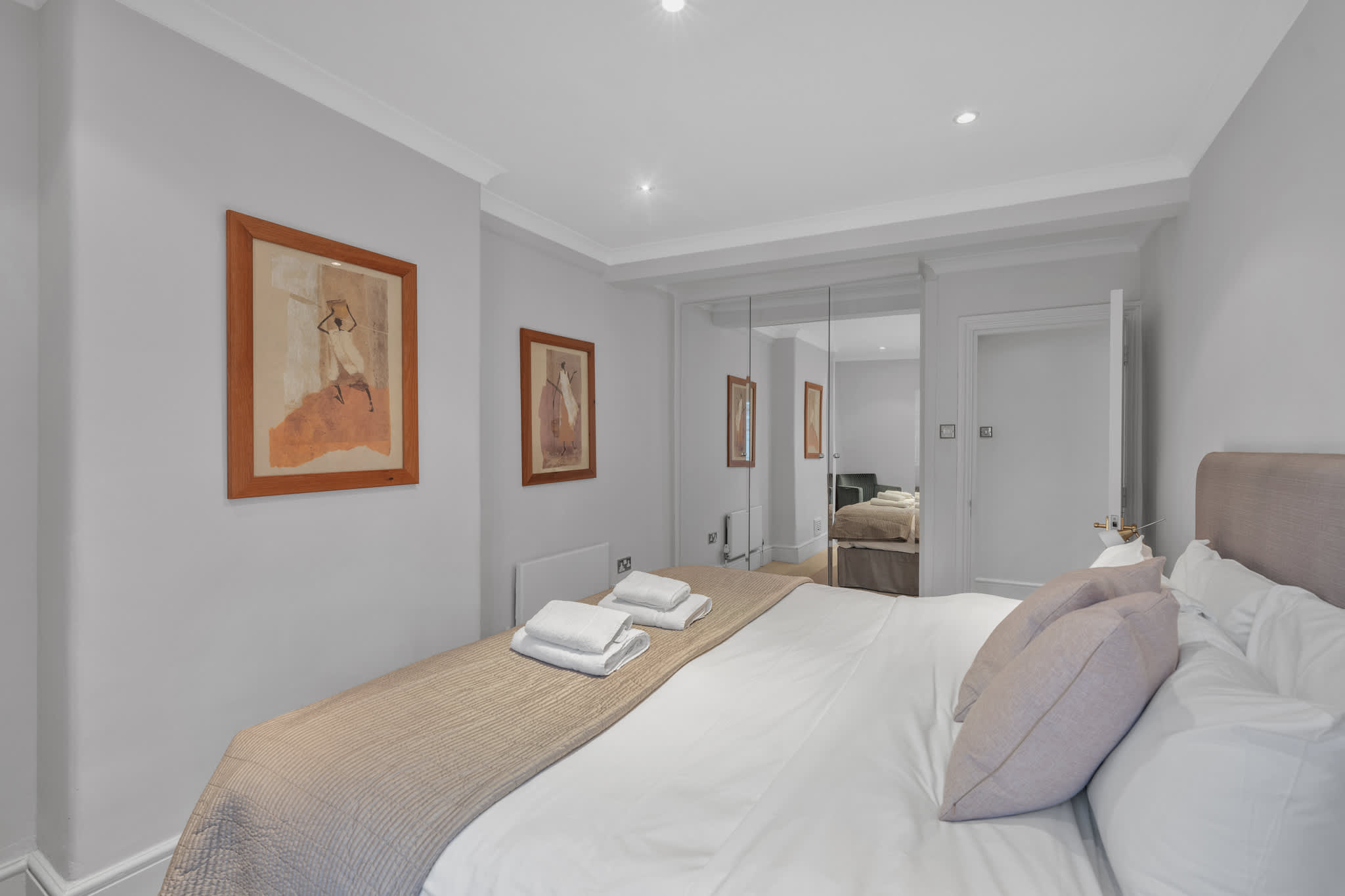 Elegant Two-Bedroom Mayfair Residence in Hertford Street W1J 7SS - Property image 11 - VivreStays