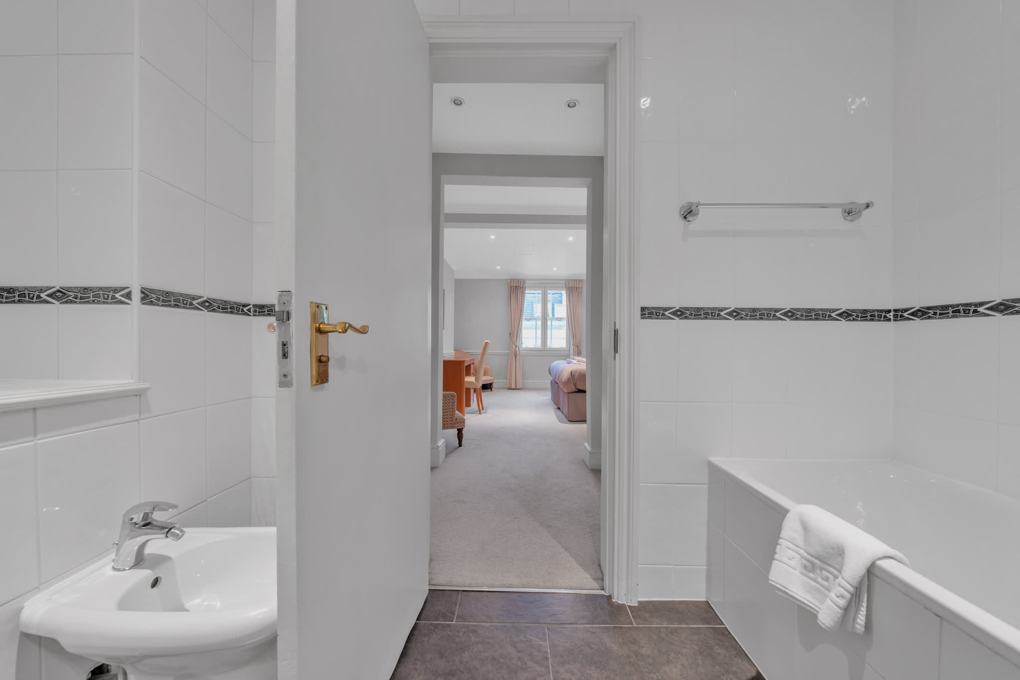 Elegant Two-Bedroom Mayfair Residence in Hertford Street W1J 7SS - Property image 15 - VivreStays