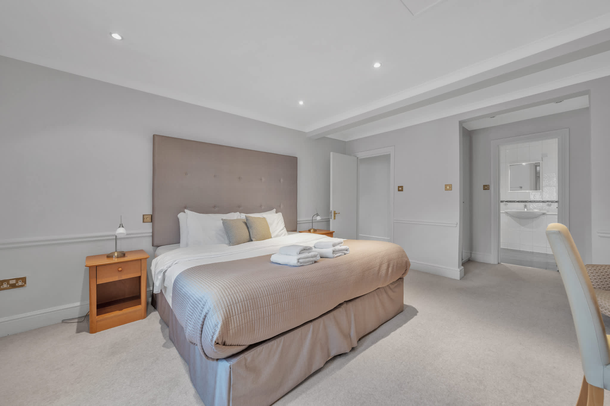 Elegant Two-Bedroom Mayfair Residence in Hertford Street W1J 7SS - Property image 14 - VivreStays