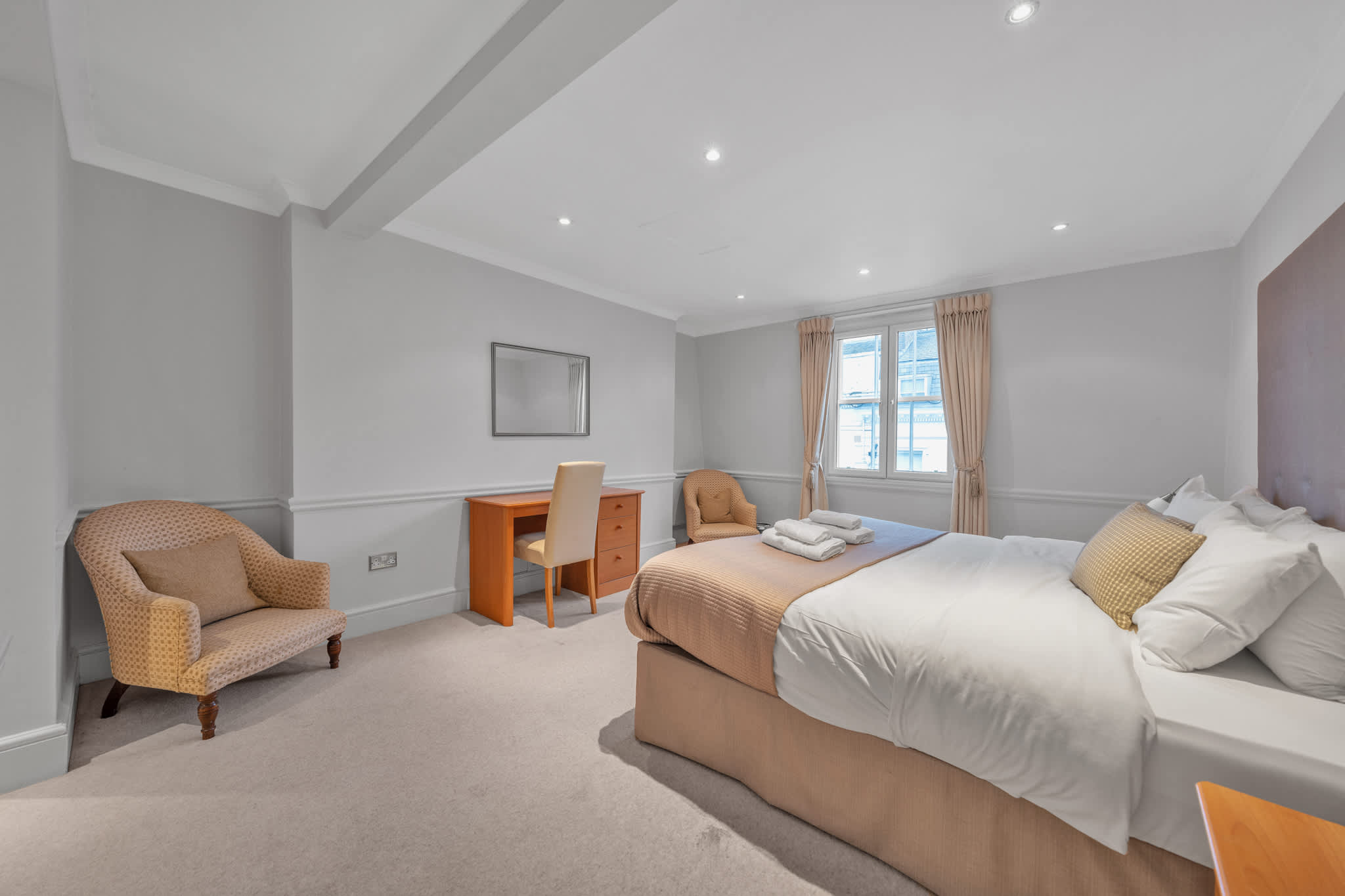 Elegant Two-Bedroom Mayfair Residence in Hertford Street W1J 7SS - Property image 12 - VivreStays