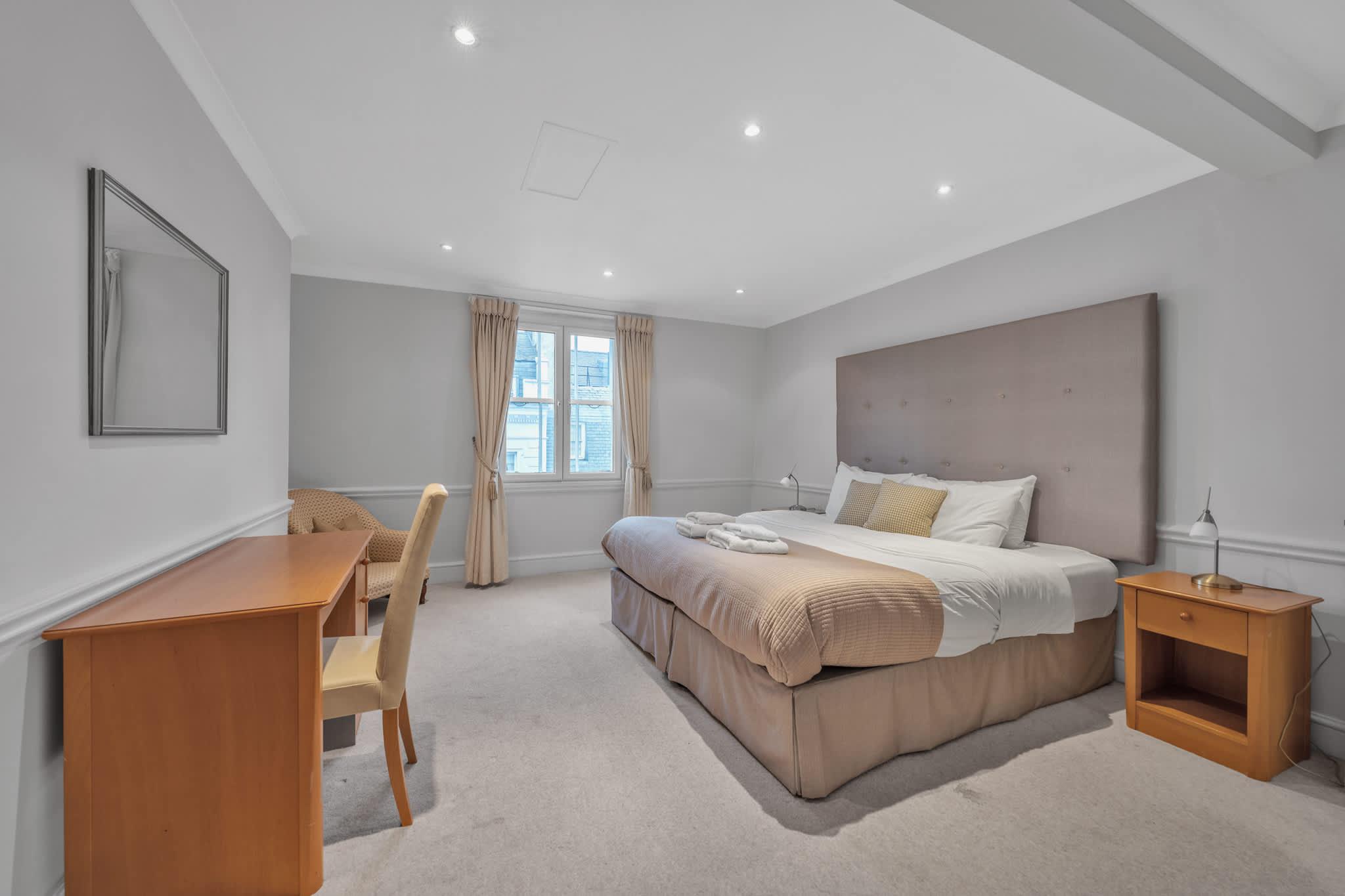 Elegant Two-Bedroom Mayfair Residence serviced apartment - UK - VivreStays