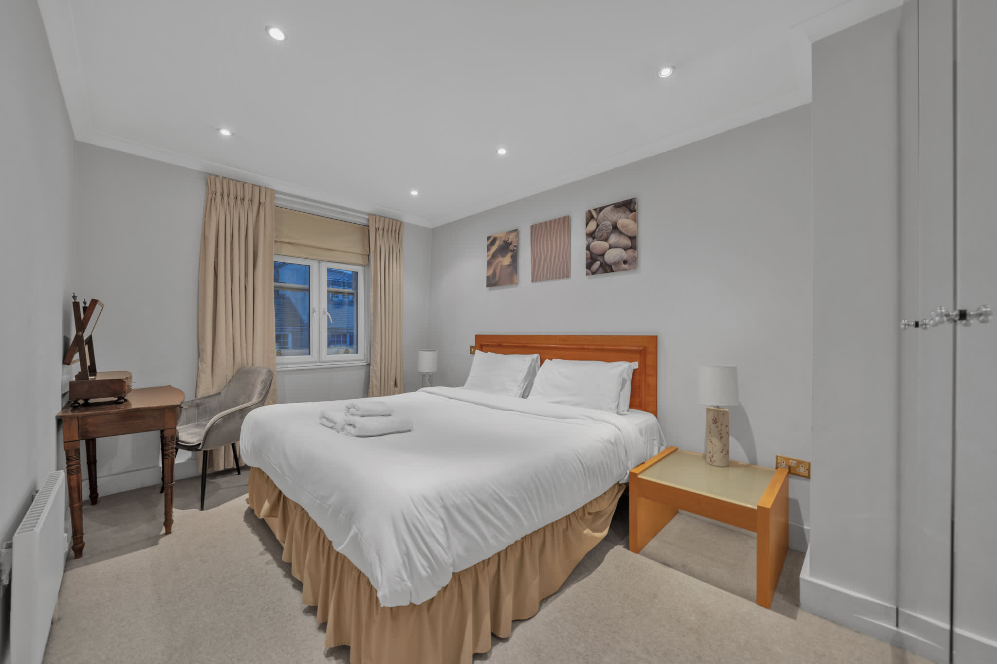 View Modern Mayfair One-Bedroom Urban Retreat Modern Mayfair One-Bedroom Urban Retreat serviced apartment - London - VivreStays