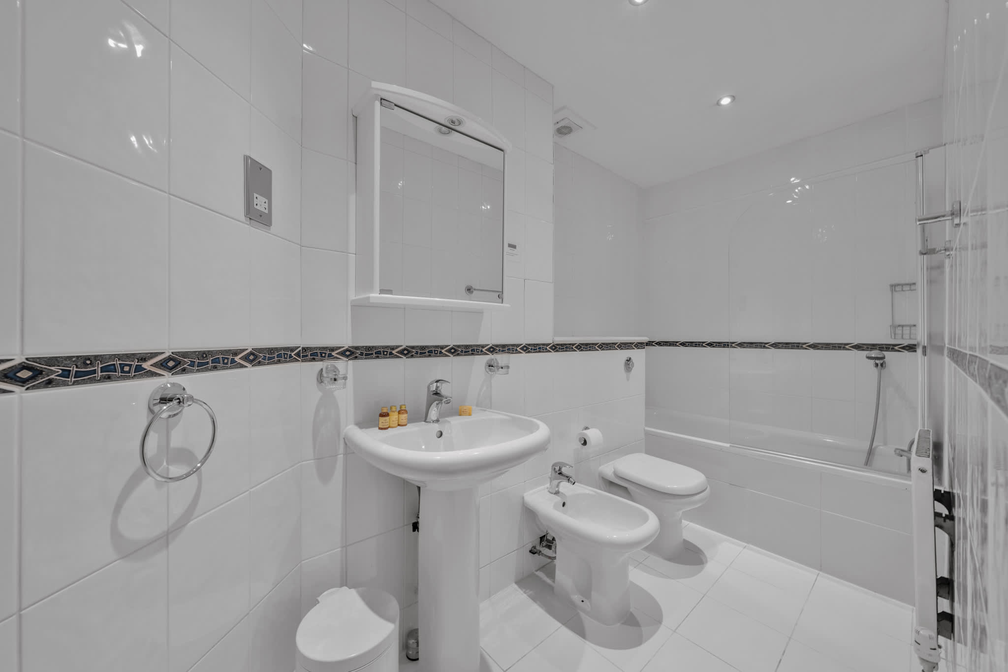 Modern Mayfair One-Bedroom Urban Retreat in Hertford Street W1J 7SS - Property image 3 - VivreStays