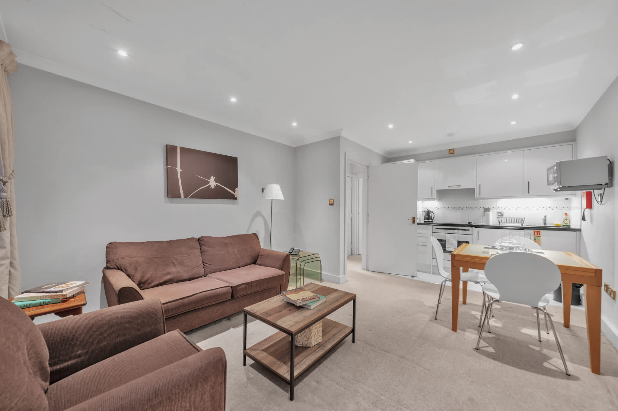 Modern Mayfair One-Bedroom Urban Retreat in Hertford Street W1J 7SS - Property image 2 - VivreStays