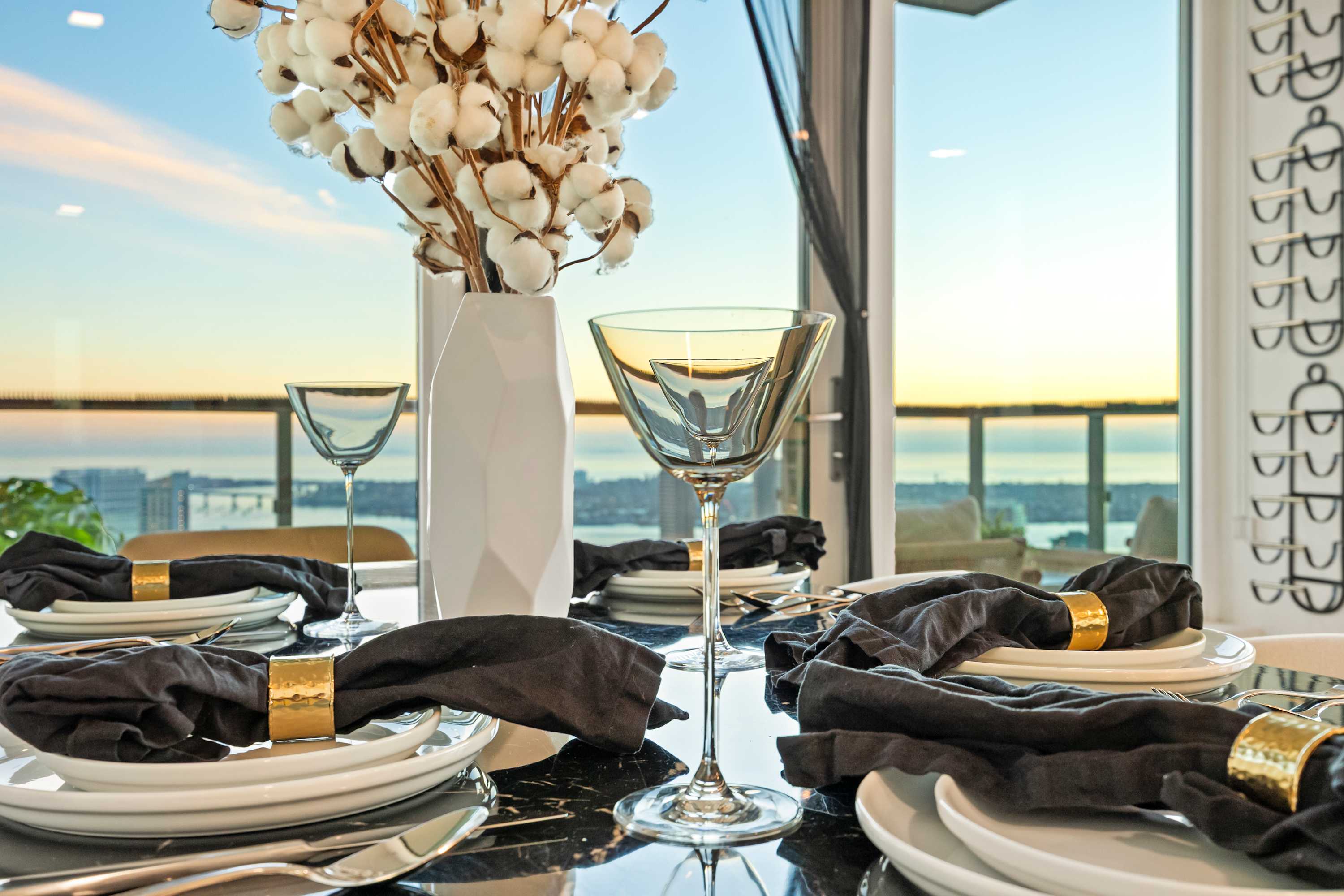 Sub-Penthouse 39th Fl Ā· Ocean Views Ā· Gaslamp Qtr