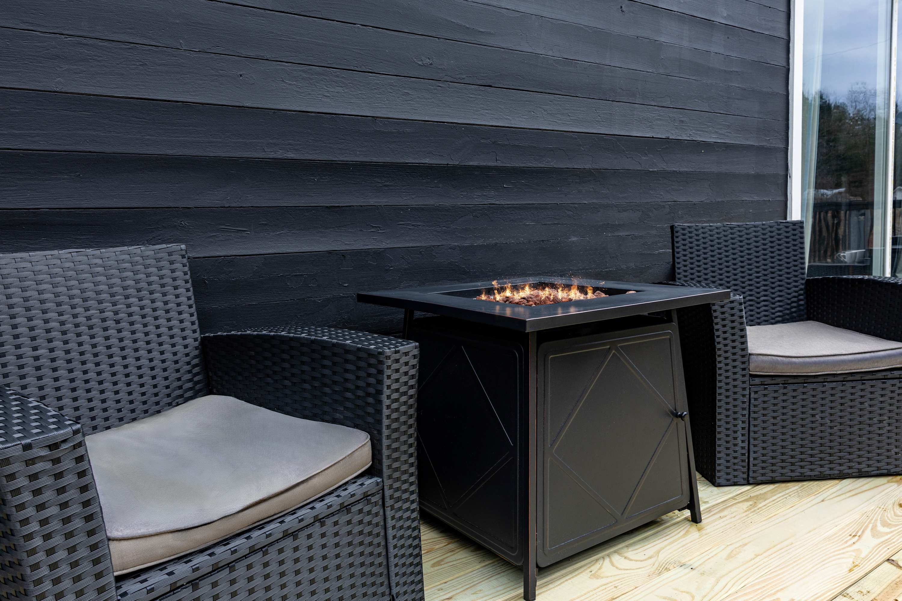 Hot Tub, Game Room, Fire Pit | Black Creek Lodge