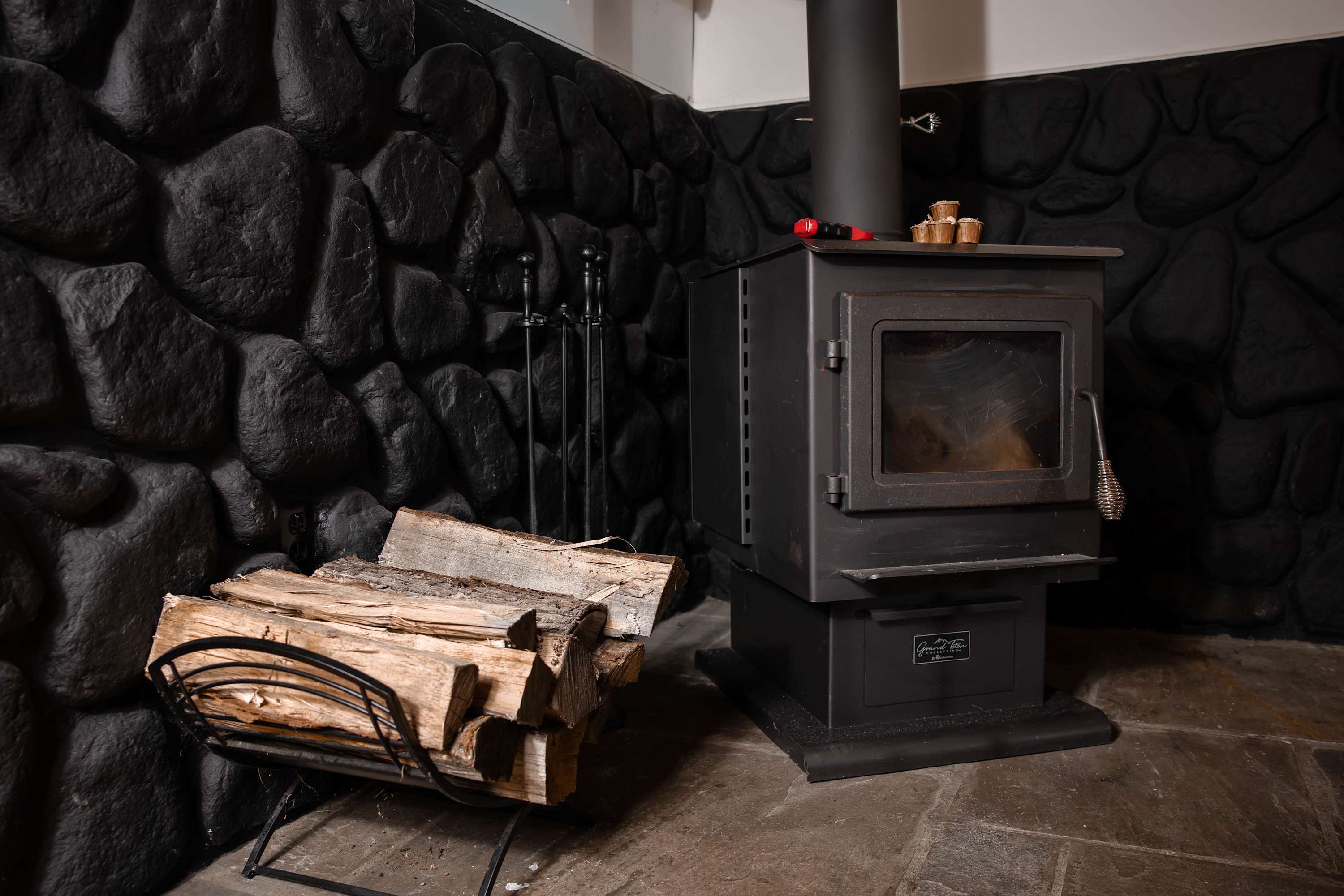 Hot Tub, Game Room, Fire Pit | Black Creek Lodge