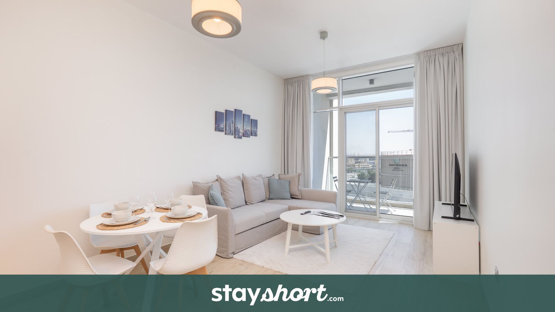 Free housekeeping visits during your stay - StayShort - Sleek 1 Bedroom in Studio One with Great Amenities — Dubai Marina, Dubai — vacation rental