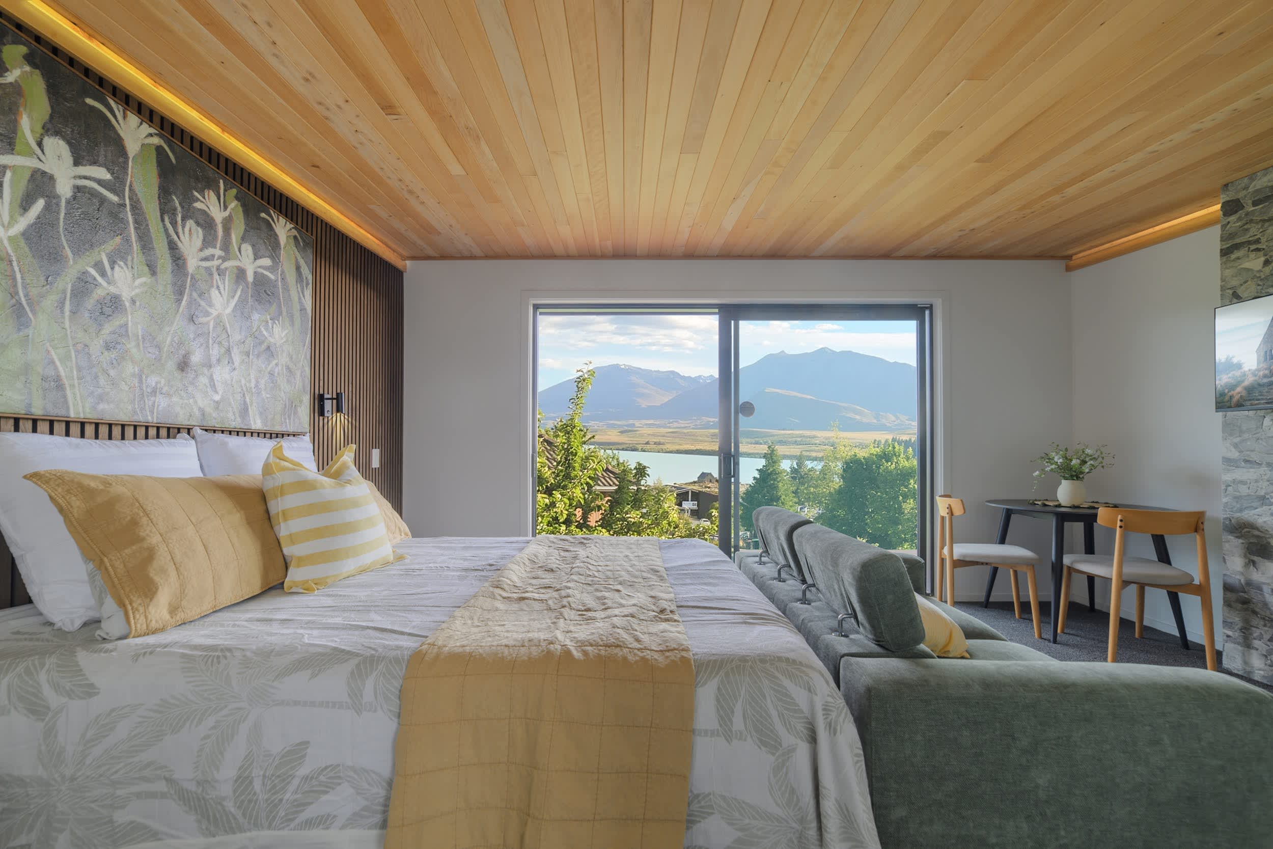 Lake Serenity by Ohana- Lake & Church Views Studio