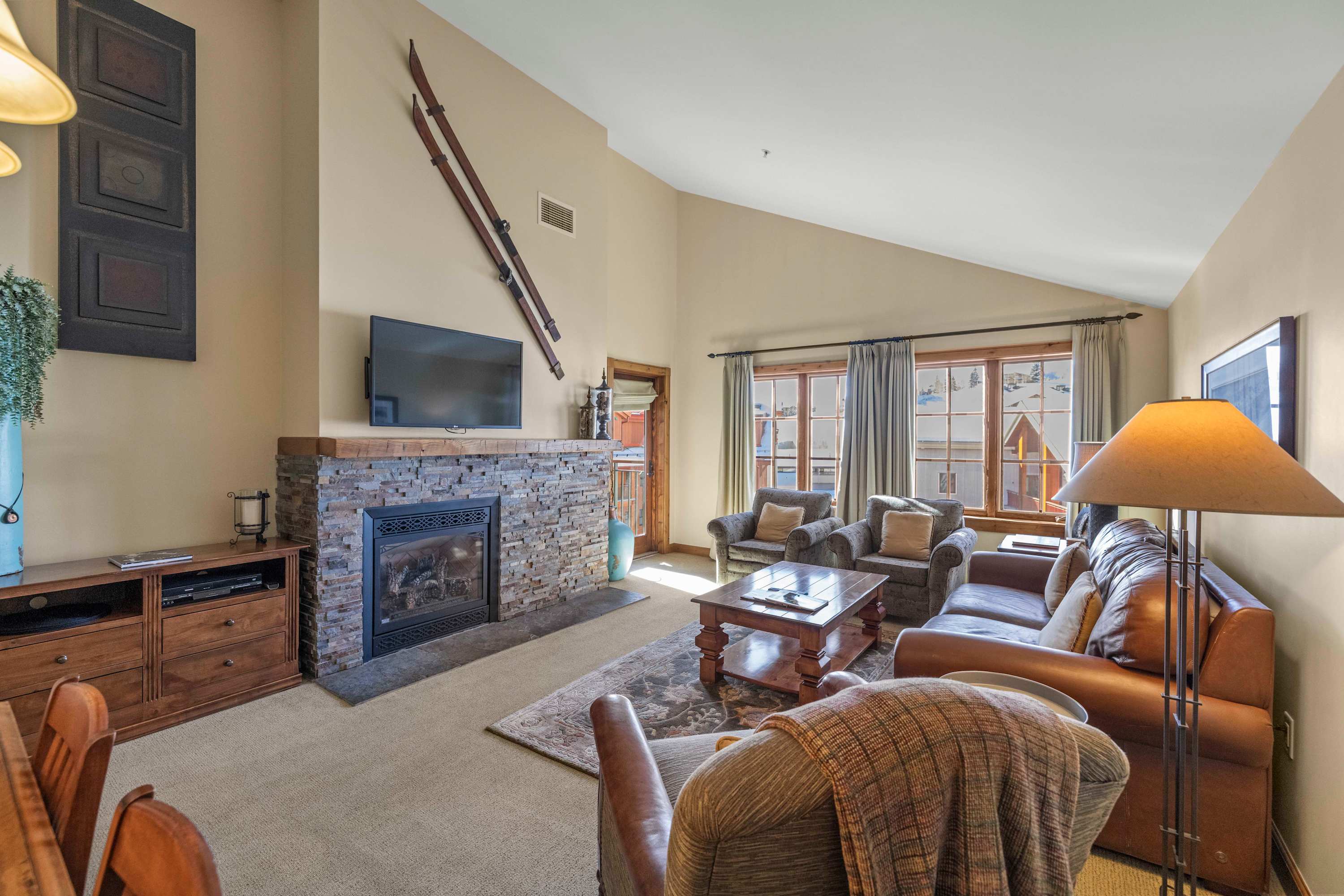 2 Bedroom Penthouse Condo at the Lodge at Mountaineer Square, Hot Tub and Pool — Crested Butte, CO — vacation rental