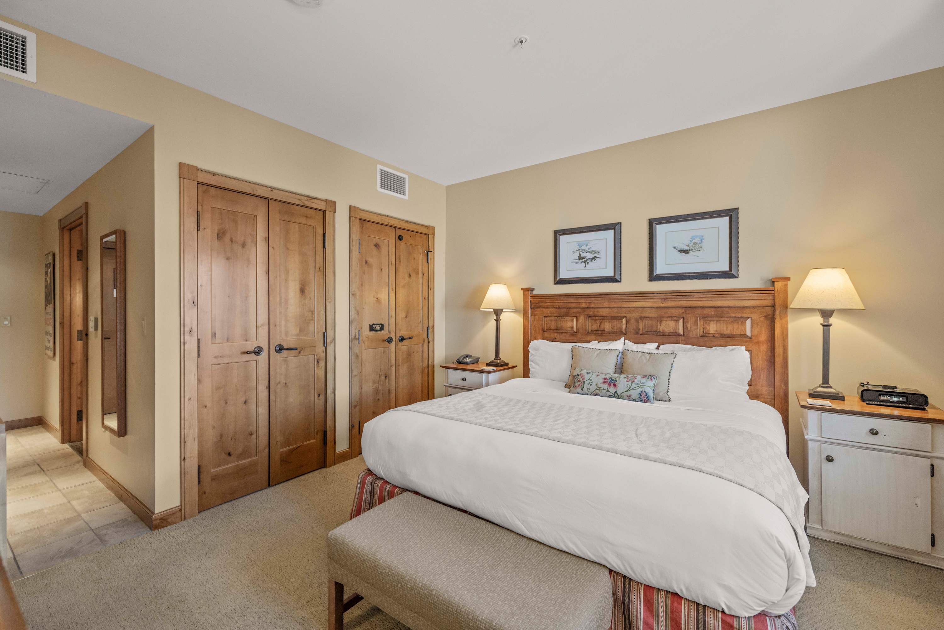 Comfortable King Hotel Room on the top Floor, Best Location on the Mtn! — Crested Butte, CO — vacation rental