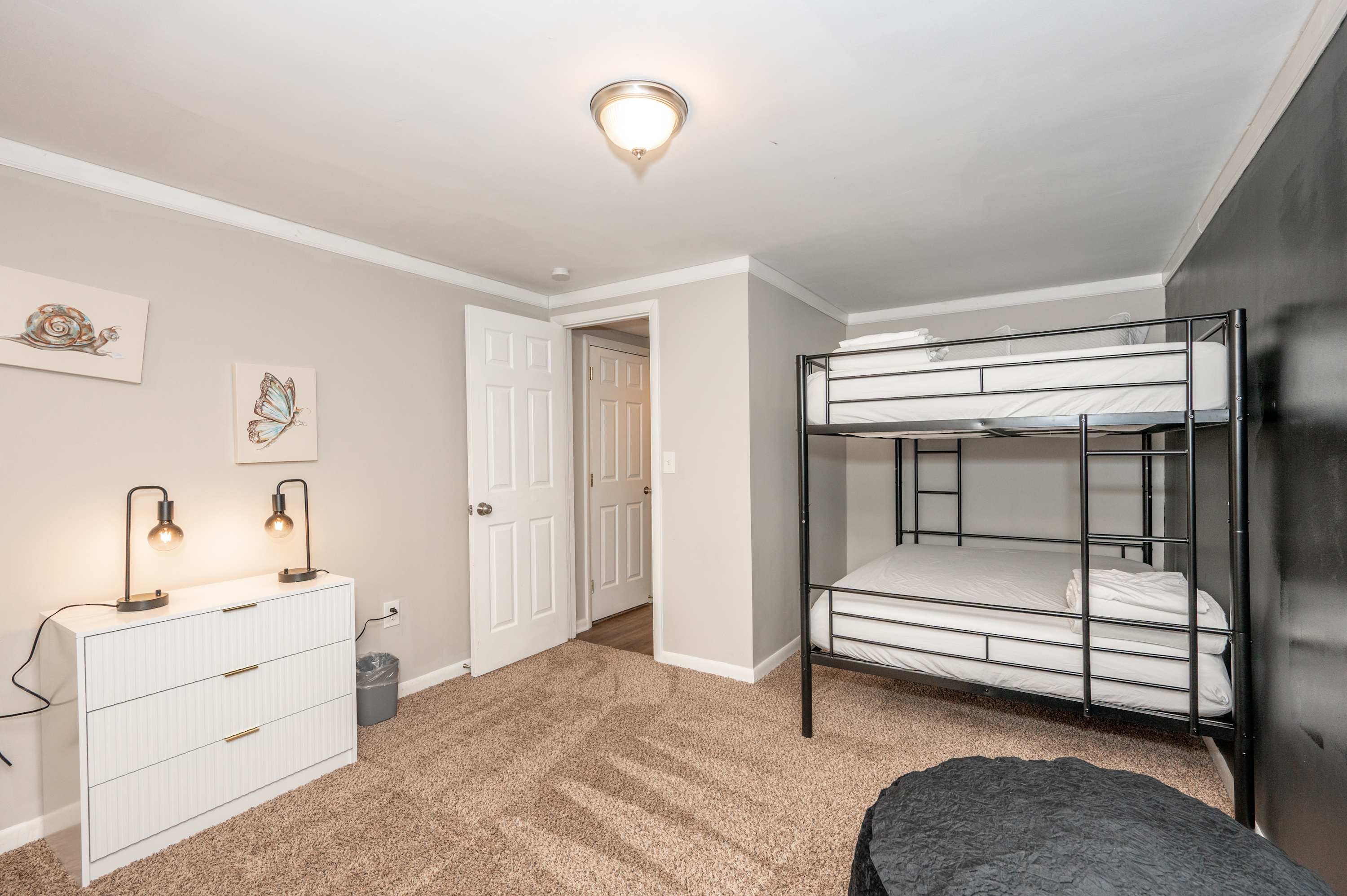 Double the fun in this full-over-full bunk room