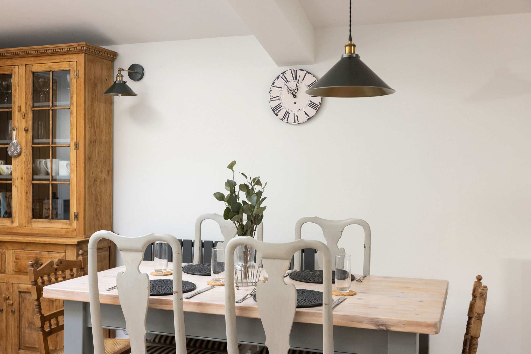 A dining table to seat all guests for breakfast, lunch and dinner!