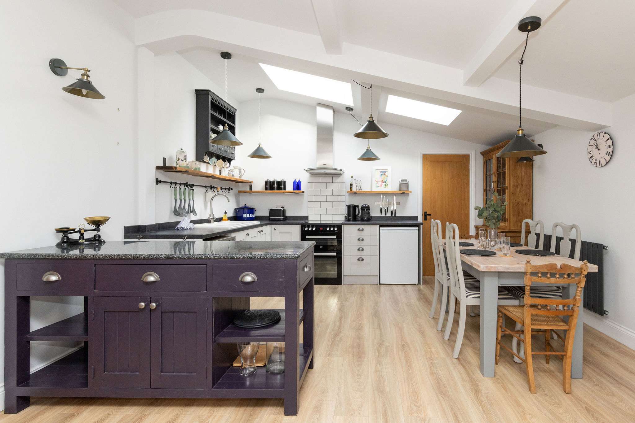 Open plan living/kitchen area for family living!