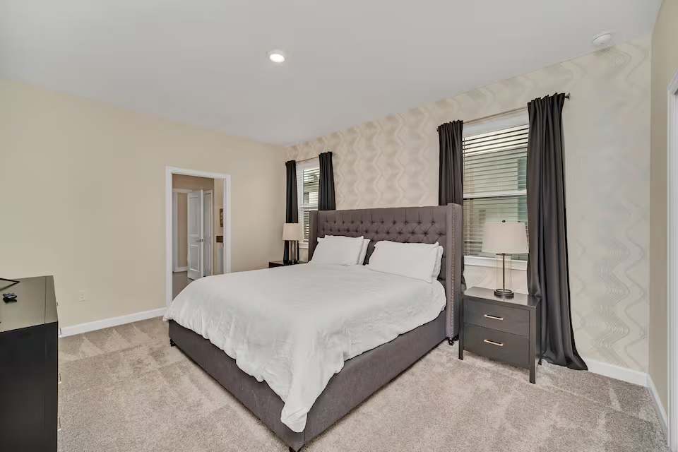 Large 7BR getaway near Disney w/ pool