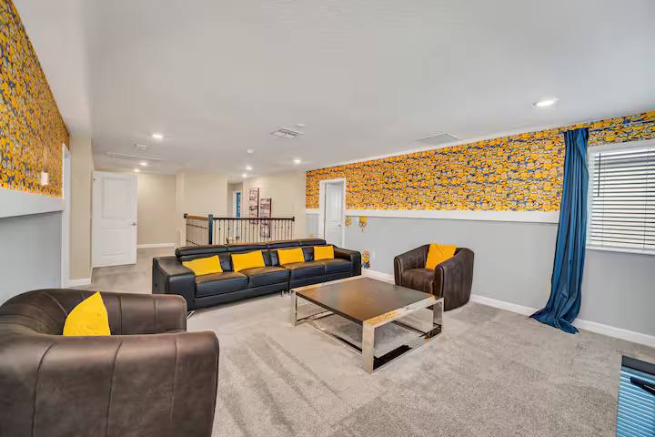 Large 7BR getaway near Disney w/ pool