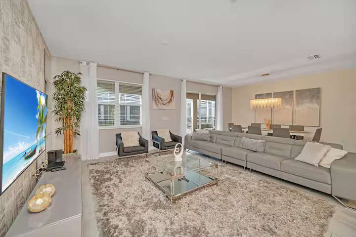 Large 7BR getaway near Disney w/ pool