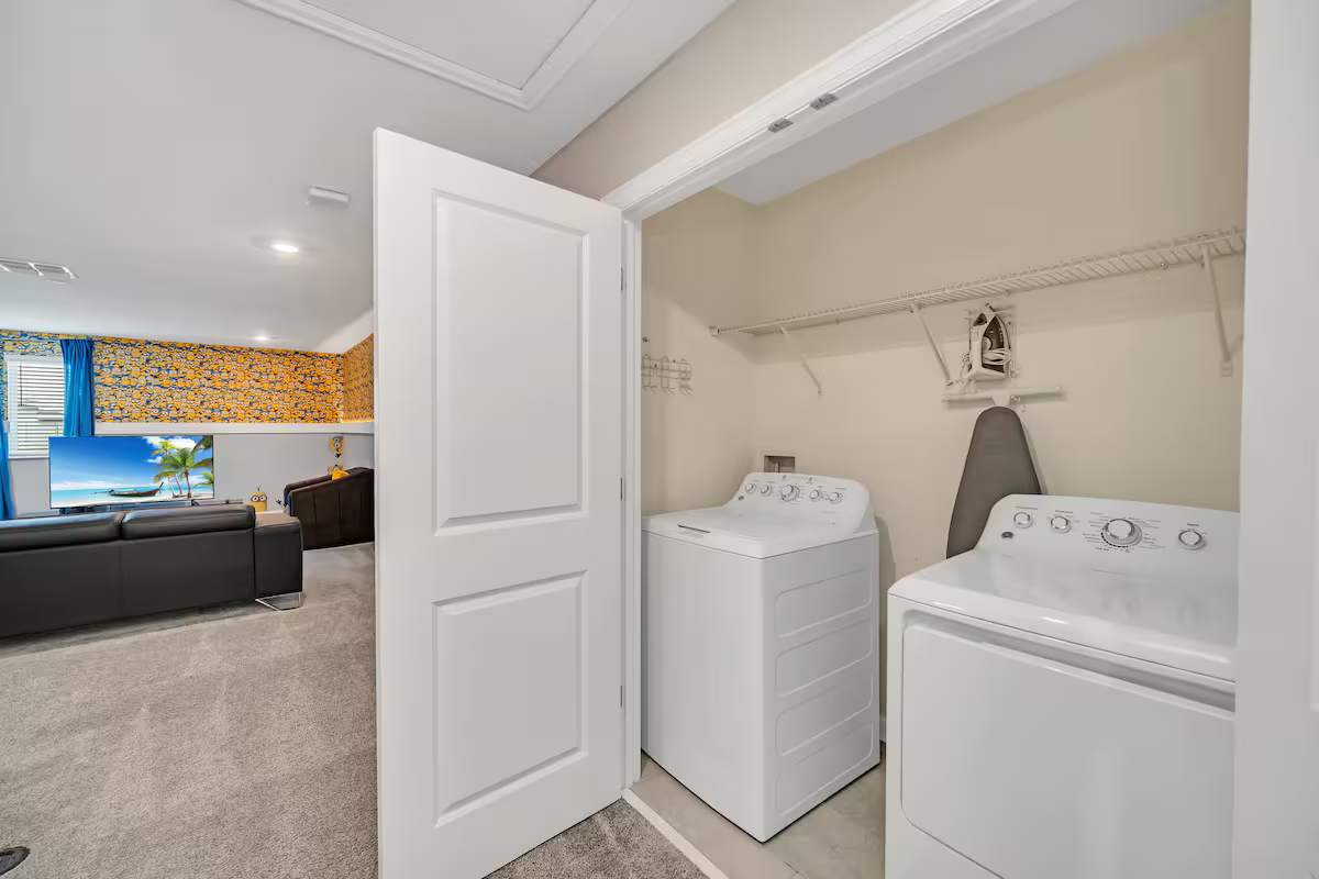 Large 7BR getaway near Disney w/ pool