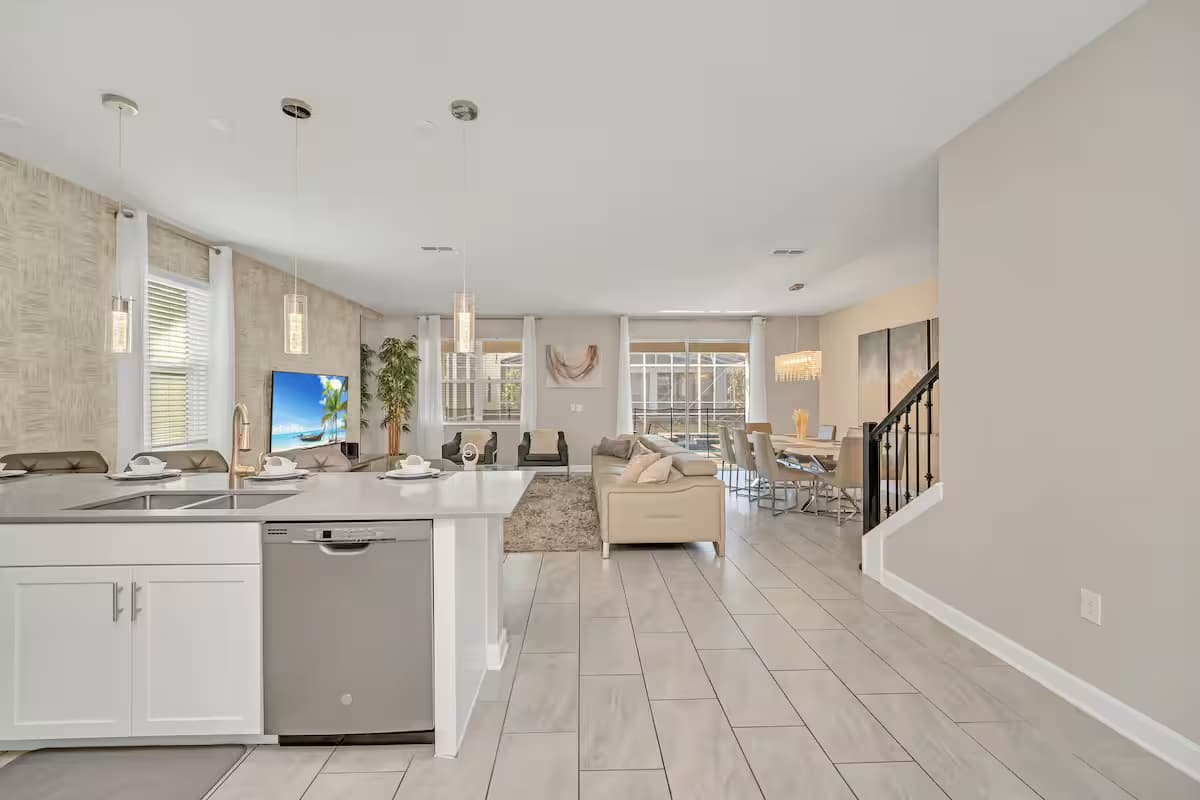 Large 7BR getaway near Disney w/ pool