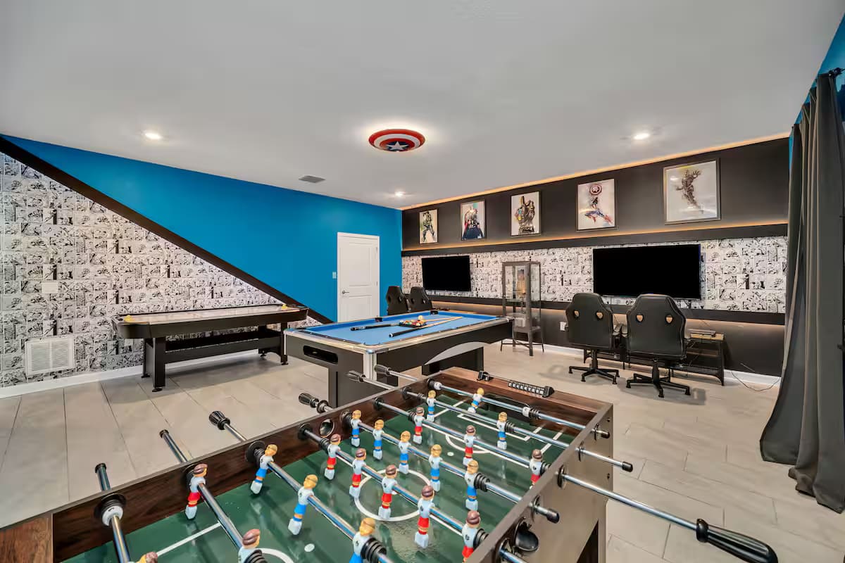 Large 7BR getaway near Disney w/ pool