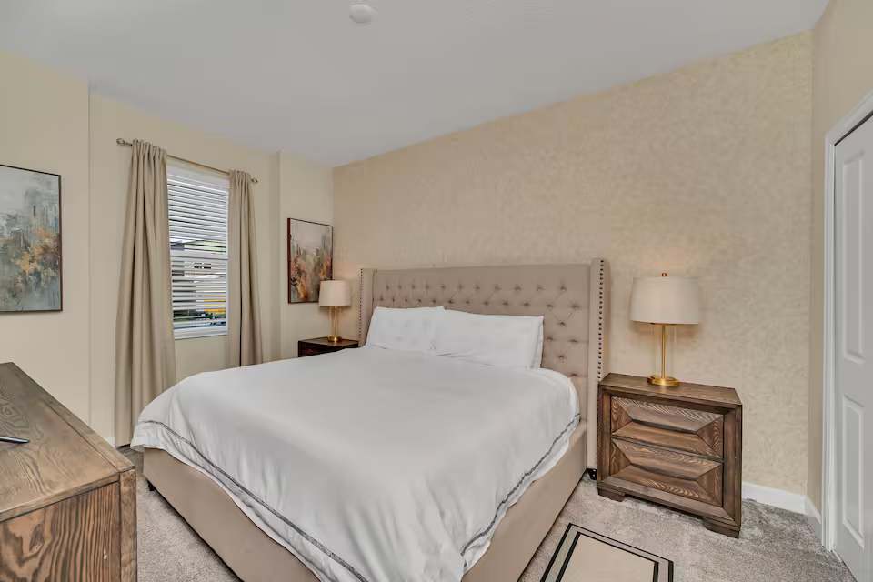 Large 7BR getaway near Disney w/ pool