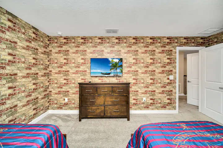 Large 7BR getaway near Disney w/ pool