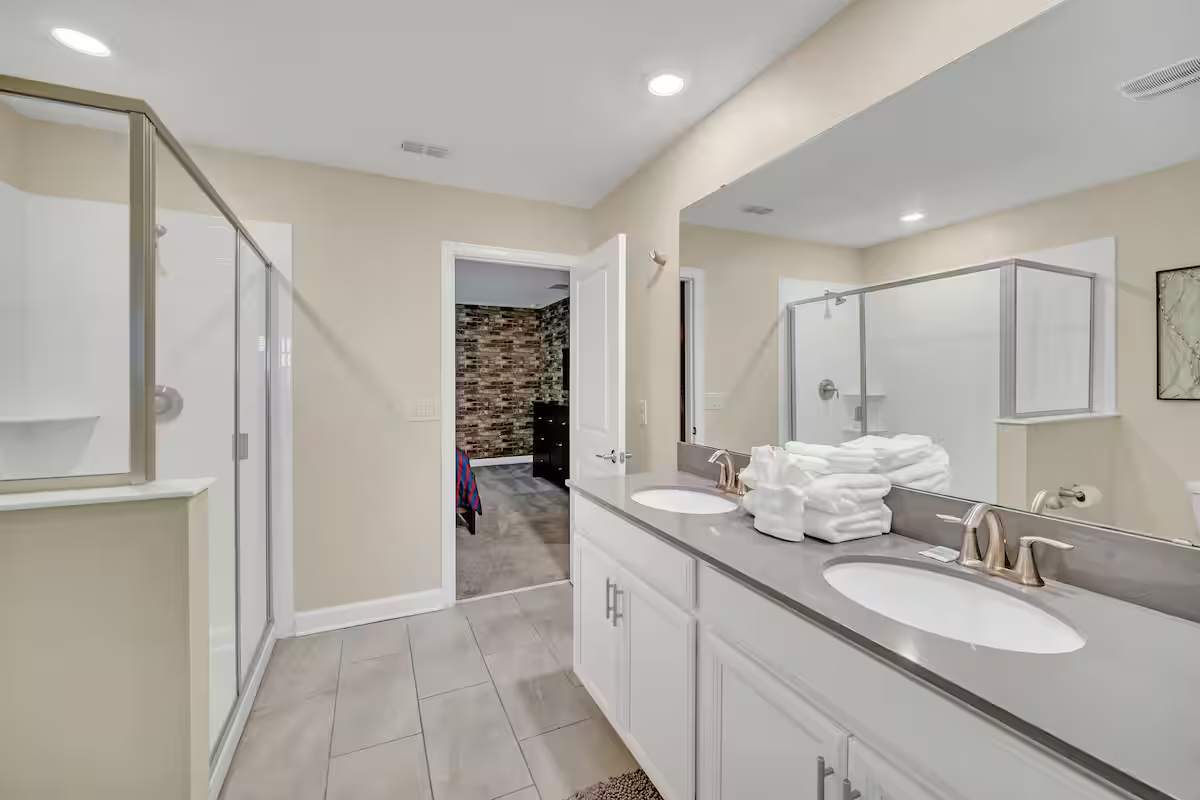 Large 7BR getaway near Disney w/ pool