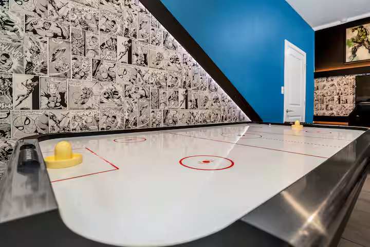 Large 7BR getaway near Disney w/ pool