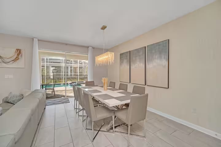 Large 7BR getaway near Disney w/ pool