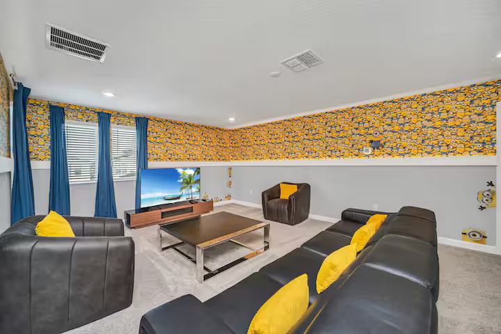 Large 7BR getaway near Disney w/ pool