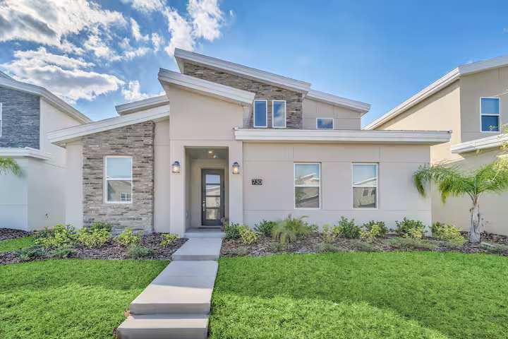 Large 7BR getaway near Disney w/ pool