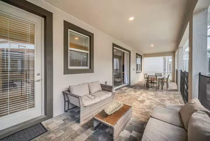 Large 7BR getaway near Disney w/ pool