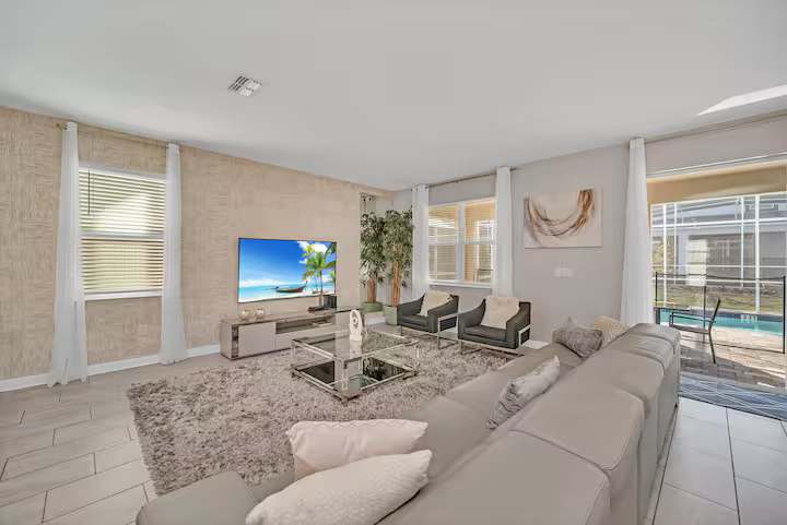 Large 7BR getaway near Disney w/ pool