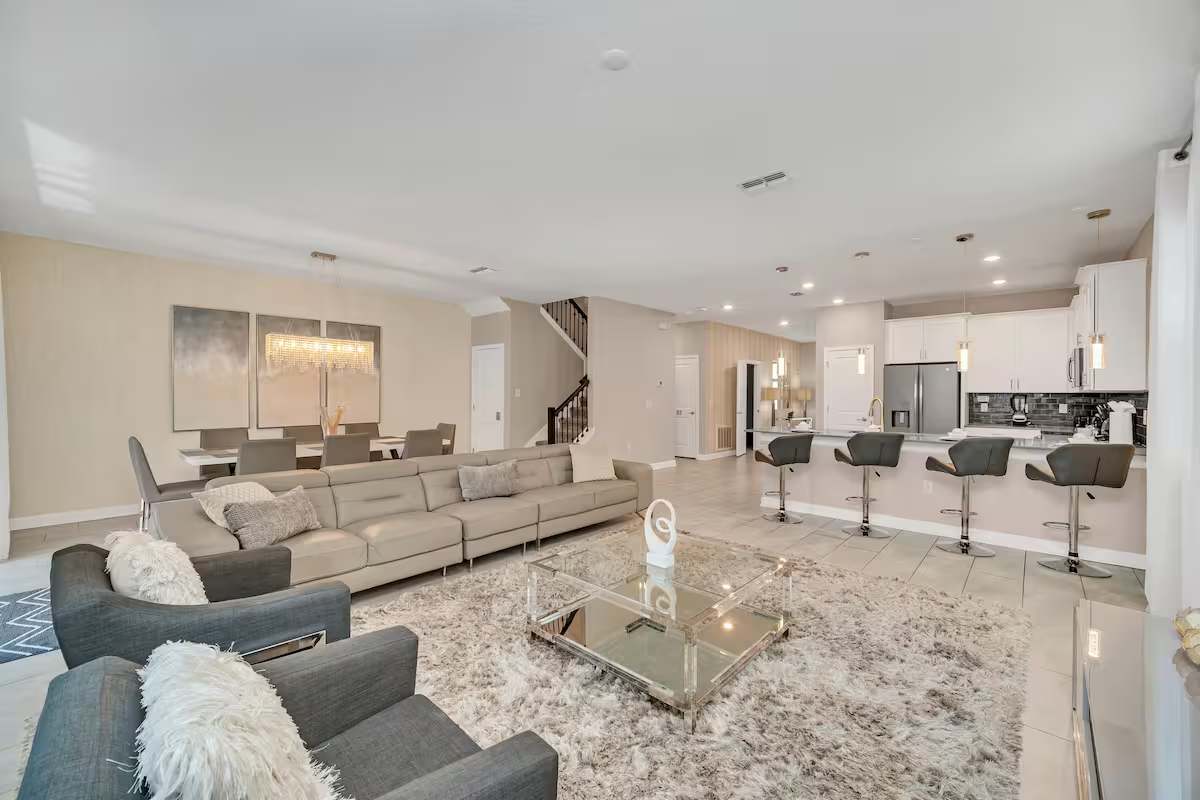 Large 7BR getaway near Disney w/ pool