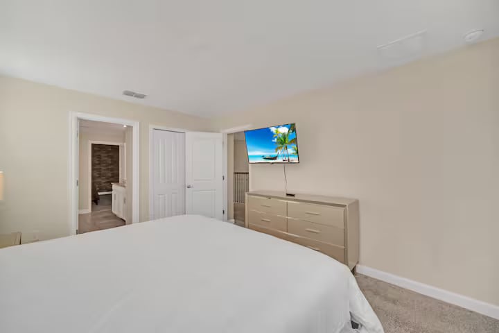 Large 7BR getaway near Disney w/ pool