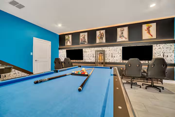 Large 7BR getaway near Disney w/ pool