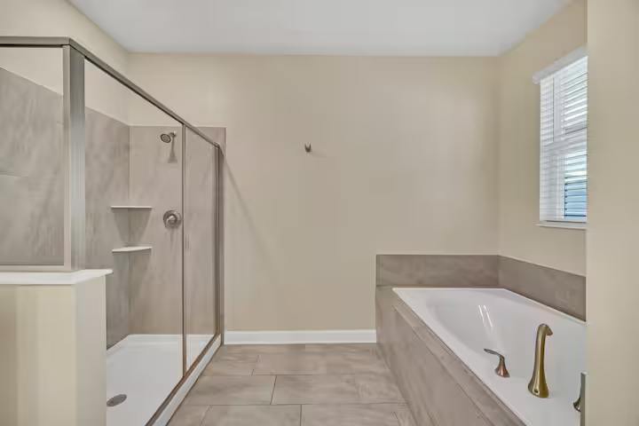 Large 7BR getaway near Disney w/ pool