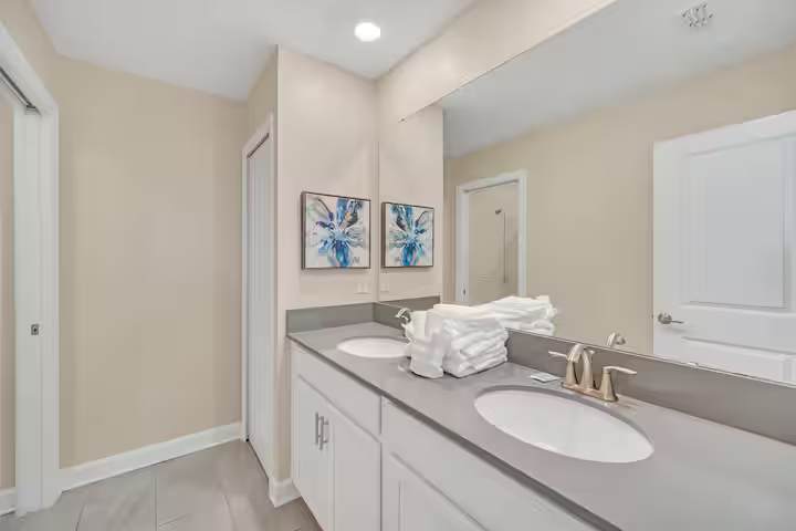 Large 7BR getaway near Disney w/ pool