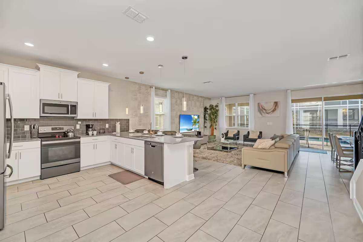 Large 7BR getaway near Disney w/ pool