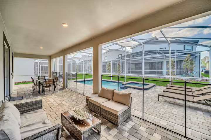 Large 7BR getaway near Disney w/ pool