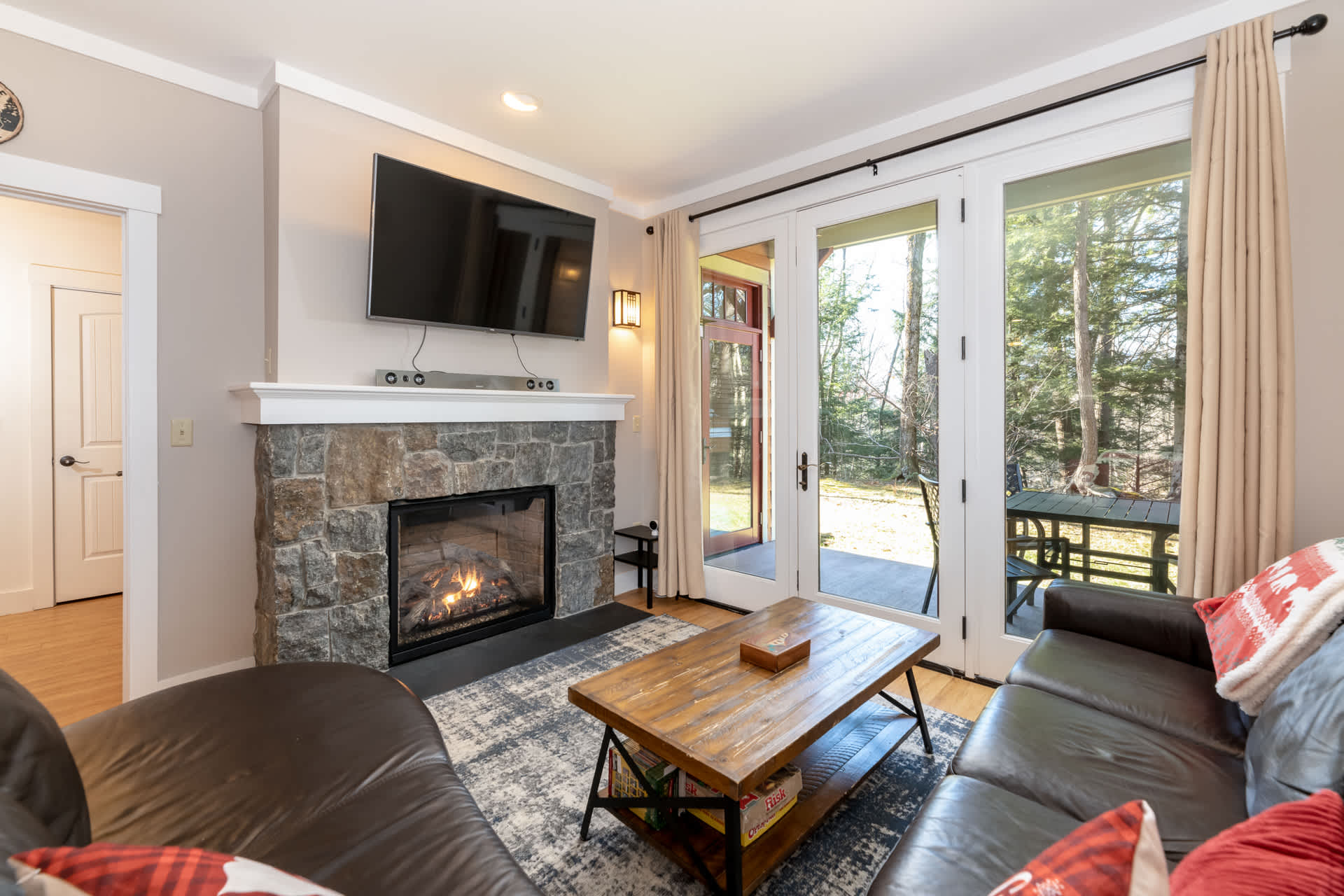 Cozy Ski-in/Ski-out Retreat at Timbertown! — Lincoln, NH — vacation rental