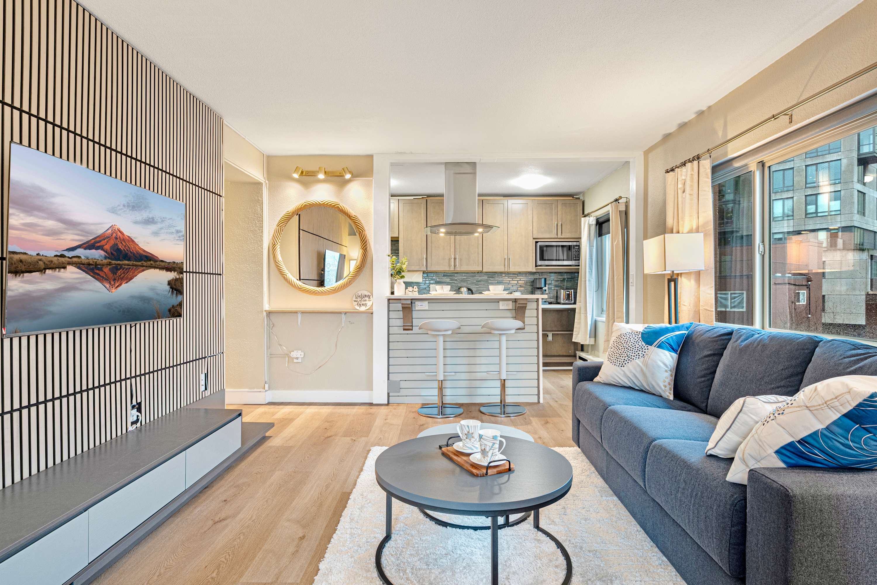 Contemporary Downtown Condo With Skyline Views - Seattle