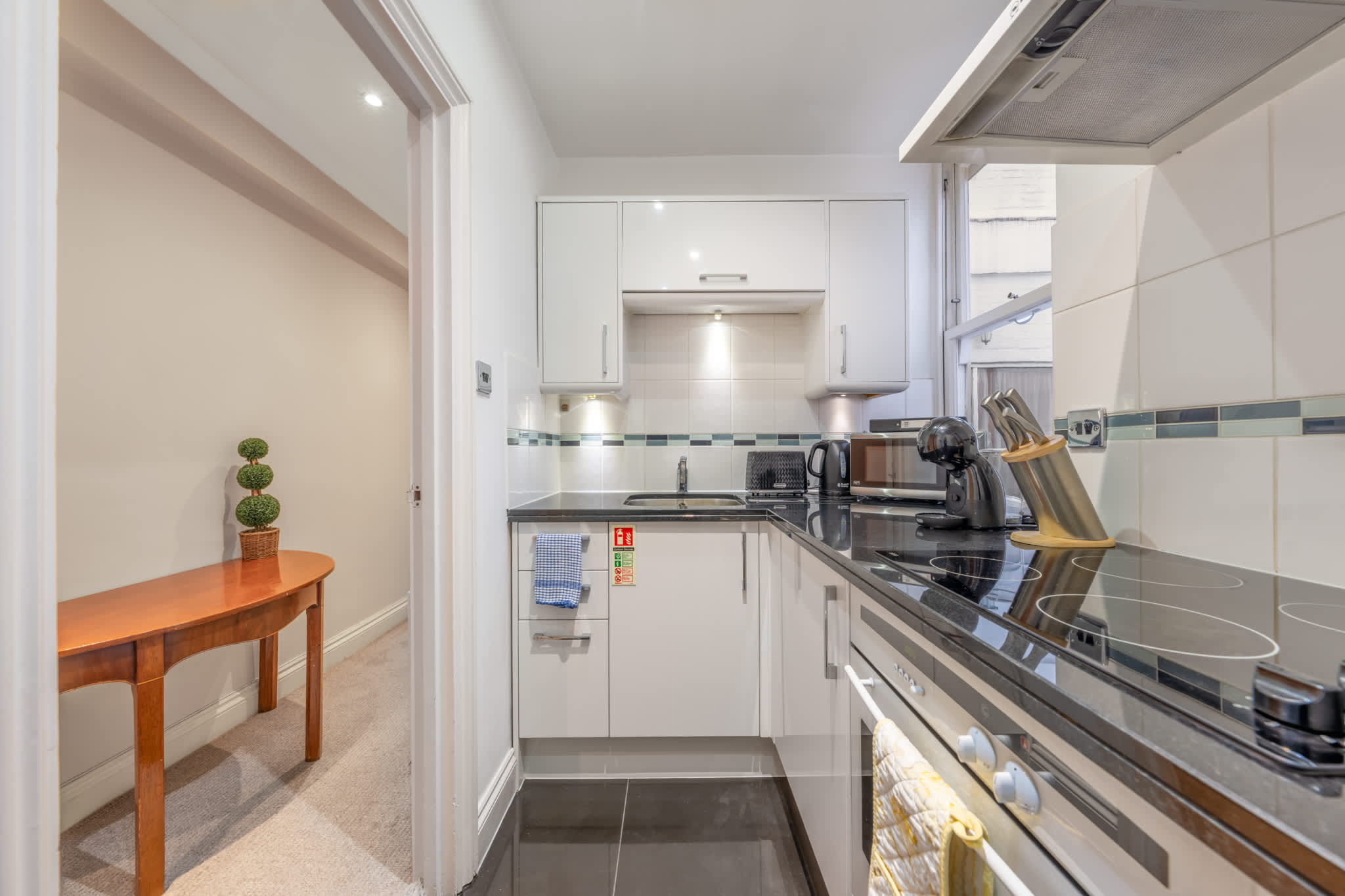 Standard Classic One-Bedroom with Patio in Hertford Street W1J 7SS - Property image 8 - VivreStays