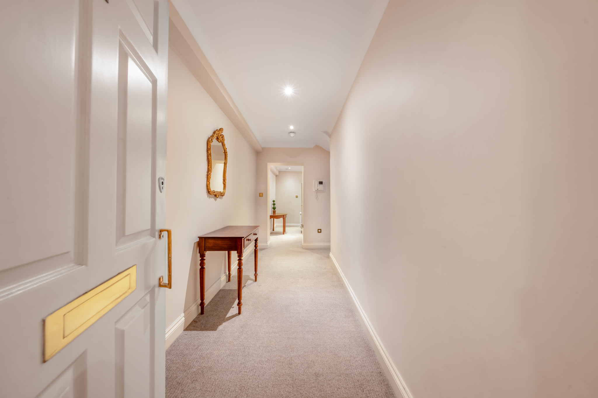 Standard Classic One-Bedroom with Patio in Hertford Street W1J 7SS - Property image 4 - VivreStays