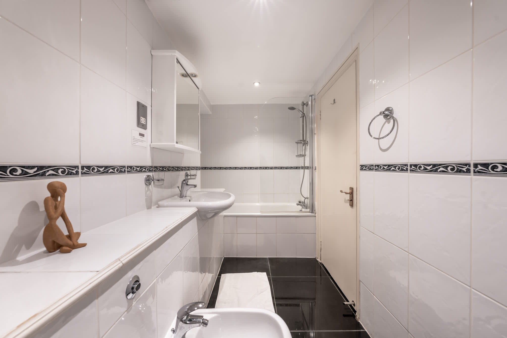 Standard Classic One-Bedroom with Patio in Hertford Street W1J 7SS - Property image 5 - VivreStays