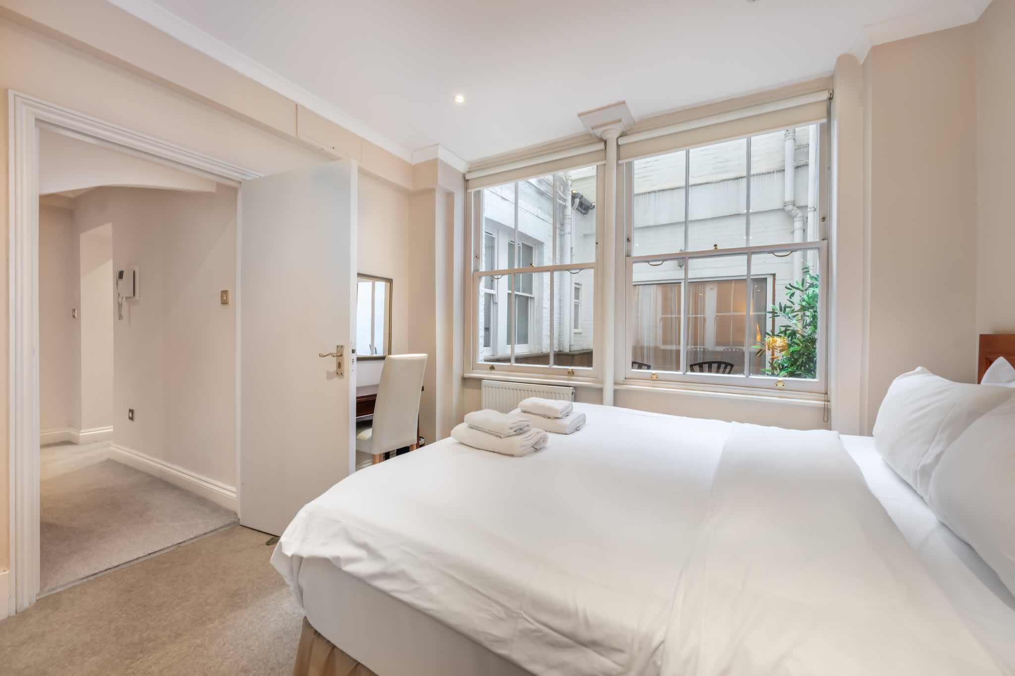 Standard Classic One-Bedroom with Patio in Hertford Street W1J 7SS - Property image 12 - VivreStays