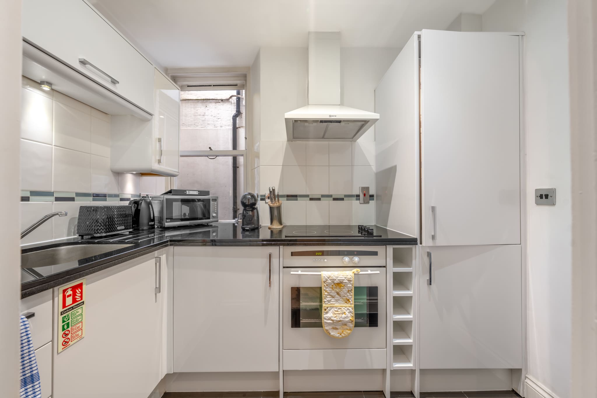Standard Classic One-Bedroom with Patio in Hertford Street W1J 7SS - Property image 10 - VivreStays